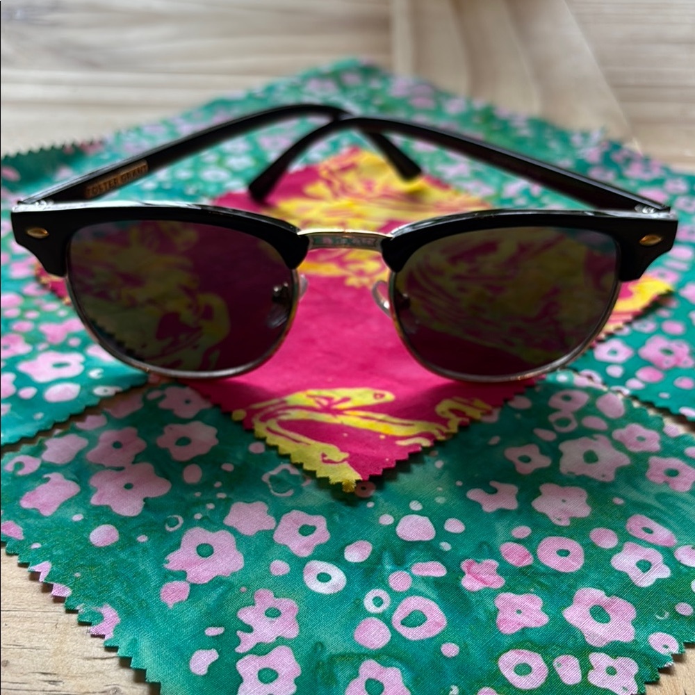Black and Gold Foster Grant Sunglasses